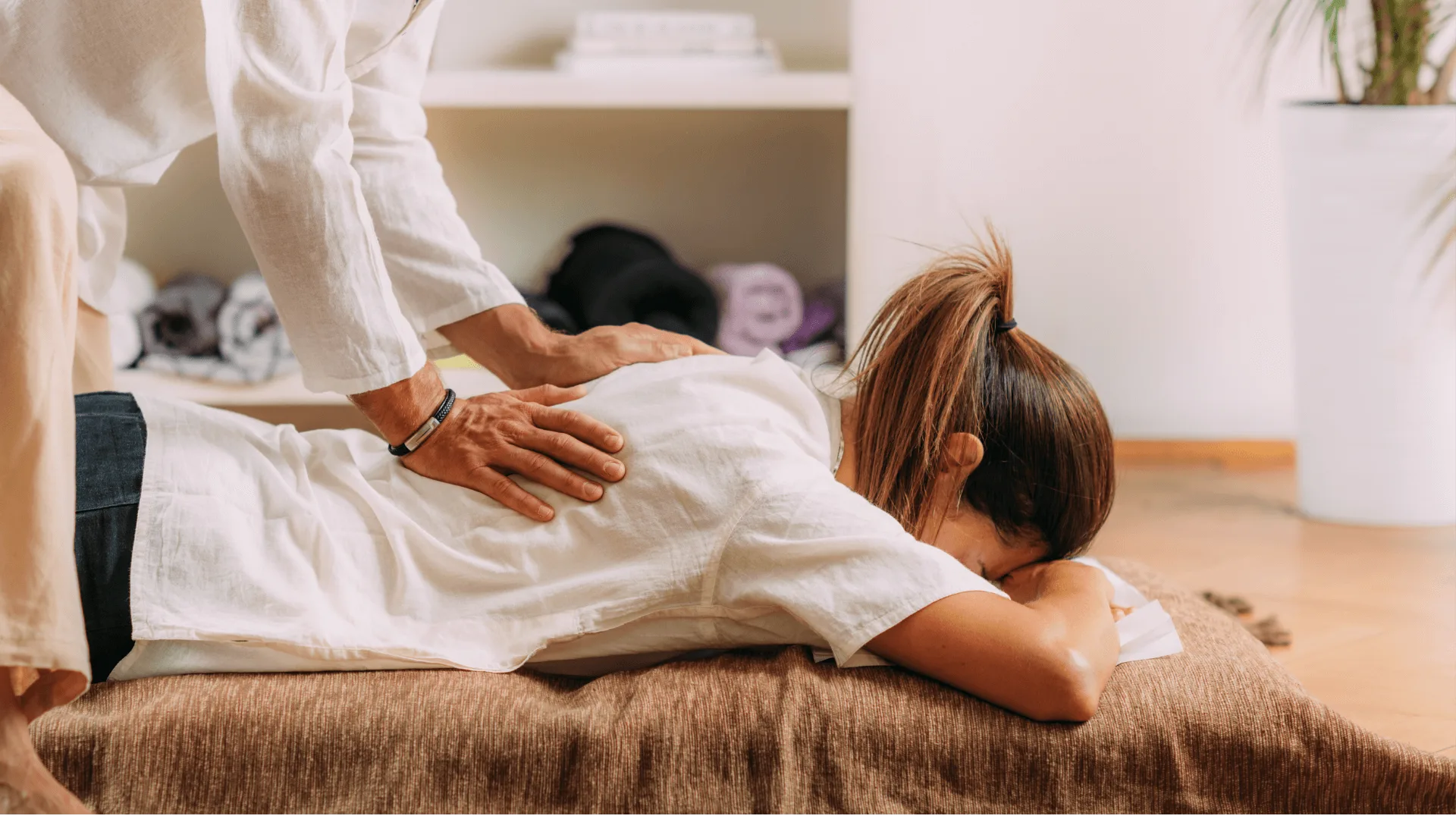 Séance de shiatsu pour détente et bien-être à Cresta Domi, relaxation au cœur du Cantal